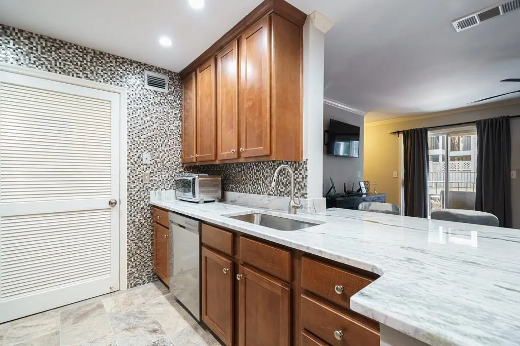 634 Granville Court, Sandy Springs, Georgia 30328, 2 Bedrooms Bedrooms, ,2 BathroomsBathrooms,Residential,Sold,634 Granville Court,6872107