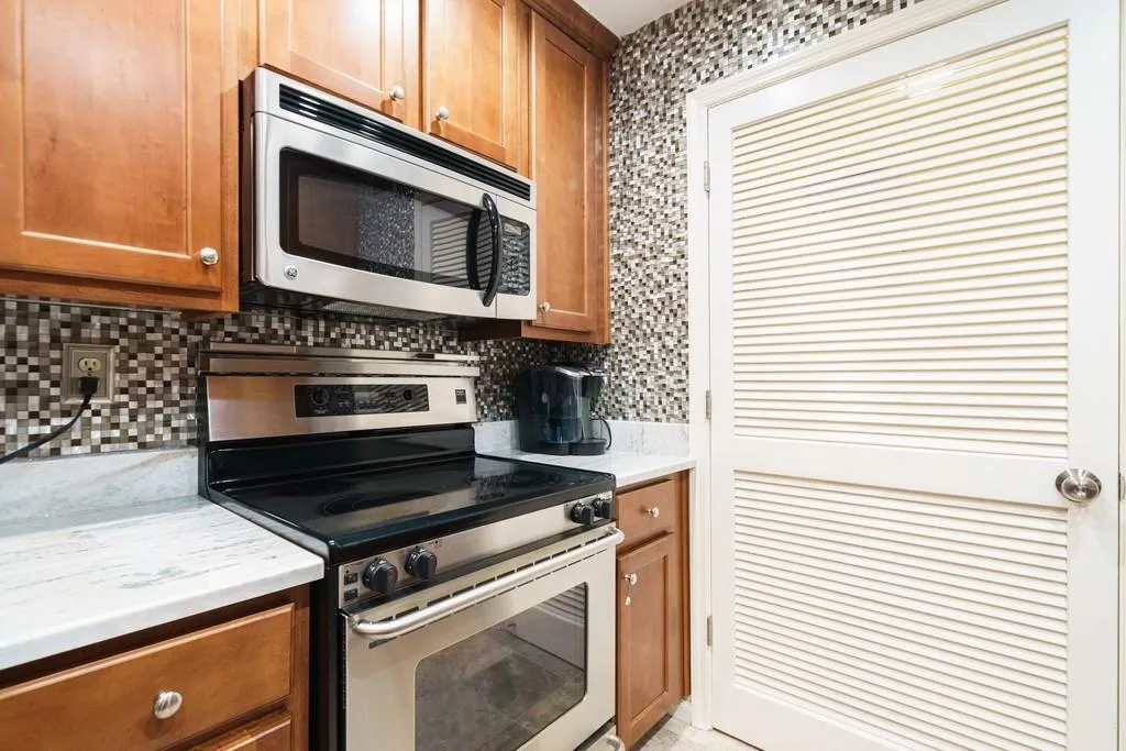 634 Granville Court, Sandy Springs, Georgia 30328, 2 Bedrooms Bedrooms, ,2 BathroomsBathrooms,Residential,Sold,634 Granville Court,6872107