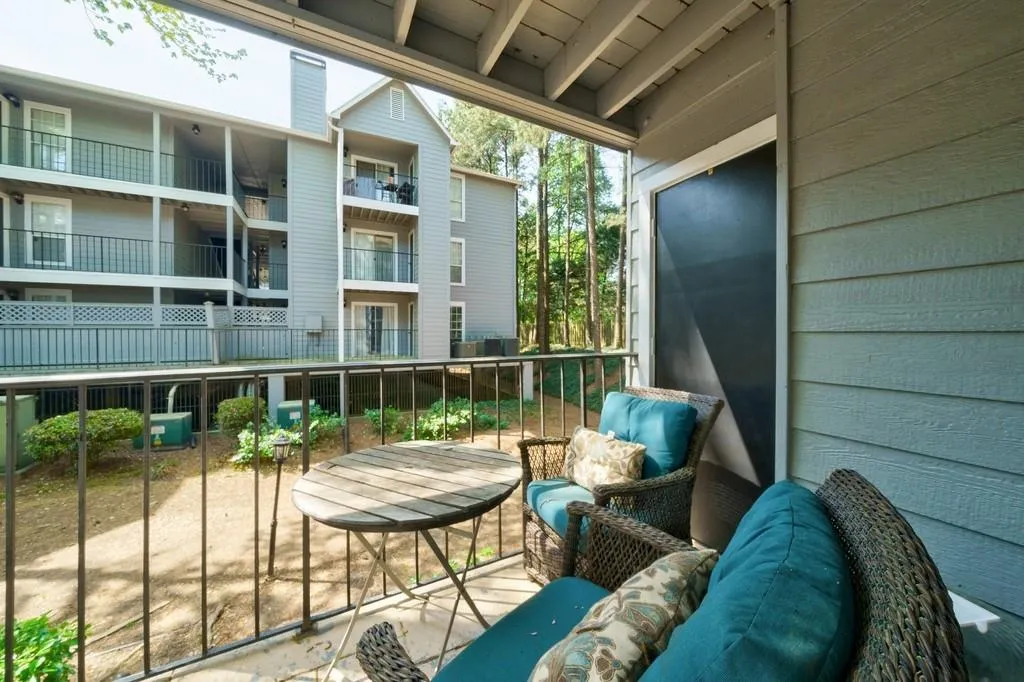 634 Granville Court, Sandy Springs, Georgia 30328, 2 Bedrooms Bedrooms, ,2 BathroomsBathrooms,Residential,Sold,634 Granville Court,6872107