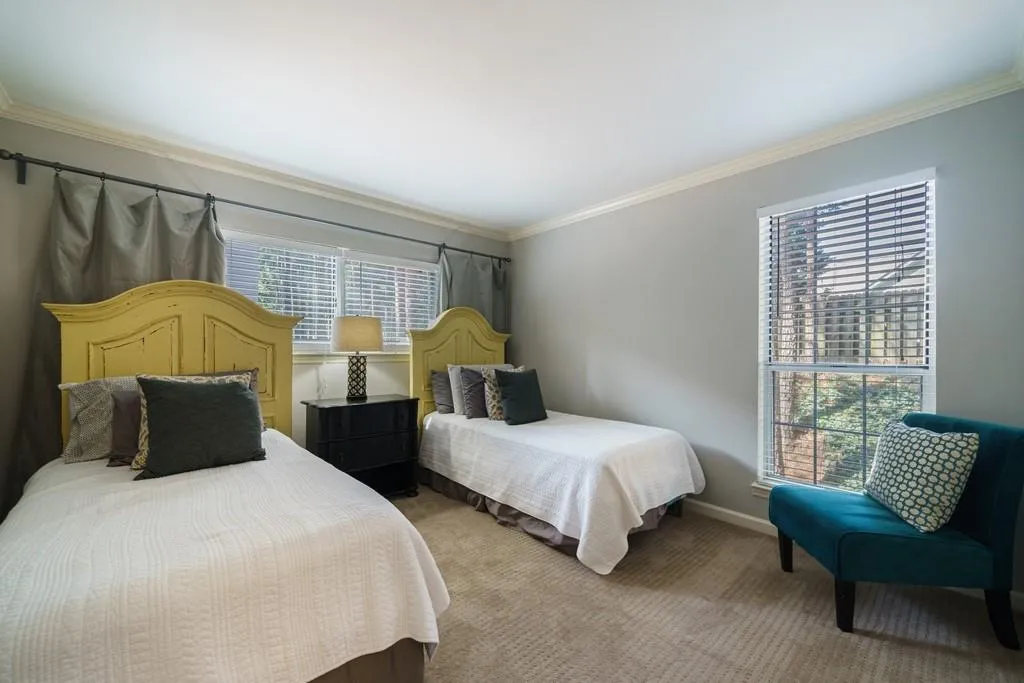 634 Granville Court, Sandy Springs, Georgia 30328, 2 Bedrooms Bedrooms, ,2 BathroomsBathrooms,Residential,Sold,634 Granville Court,6872107