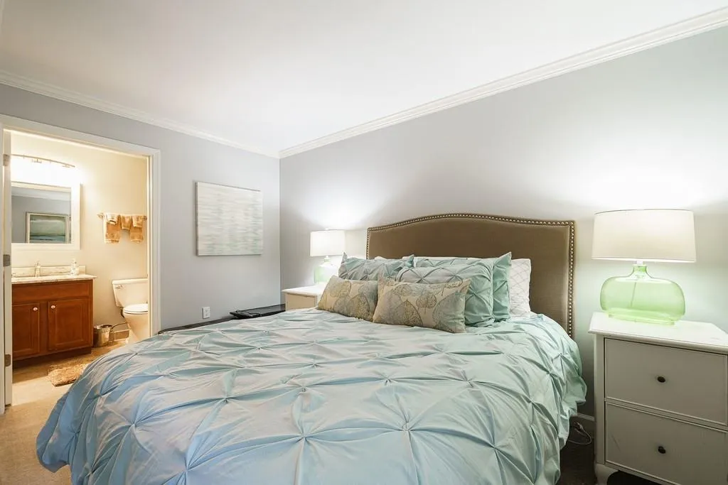 634 Granville Court, Sandy Springs, Georgia 30328, 2 Bedrooms Bedrooms, ,2 BathroomsBathrooms,Residential,Sold,634 Granville Court,6872107