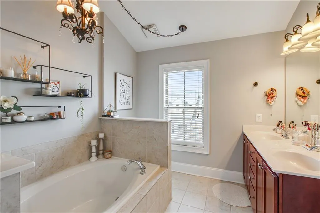 875 Perennial Drive, Atlanta, Georgia 30328, 3 Bedrooms Bedrooms, ,2 BathroomsBathrooms,Residential,Sold,875 Perennial Drive,6129119