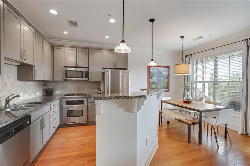 875 Perennial Drive, Atlanta, Georgia 30328, 3 Bedrooms Bedrooms, ,2 BathroomsBathrooms,Residential,Sold,875 Perennial Drive,6129119