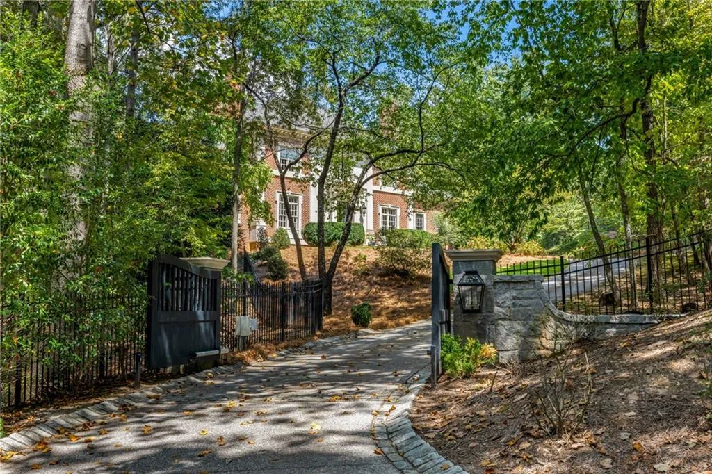4777 Riverview Road, Sandy Springs, Georgia 30327, 6 Bedrooms Bedrooms, 0 ,8 BathroomsBathrooms,Residential,For Sale,4777 Riverview Road,7832044