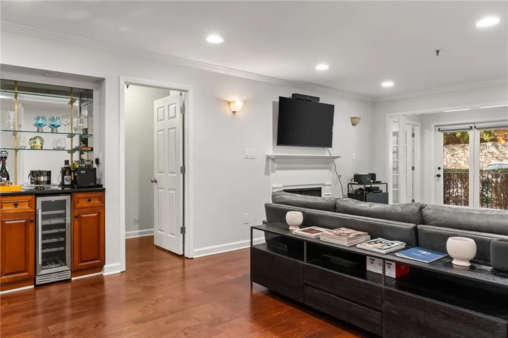 3203 Lenox Road Ne Unit 1, Atlanta, Georgia 30324, 2 Bedrooms Bedrooms, ,2 BathroomsBathrooms,Residential,For Sale,3203 Lenox Road Ne Unit 1,7612987