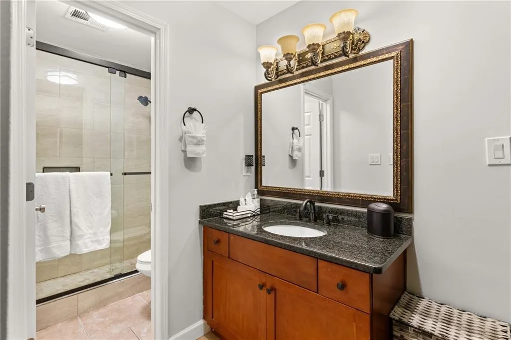 3203 Lenox Road Ne Unit 1, Atlanta, Georgia 30324, 2 Bedrooms Bedrooms, ,2 BathroomsBathrooms,Residential,For Sale,3203 Lenox Road Ne Unit 1,7612987