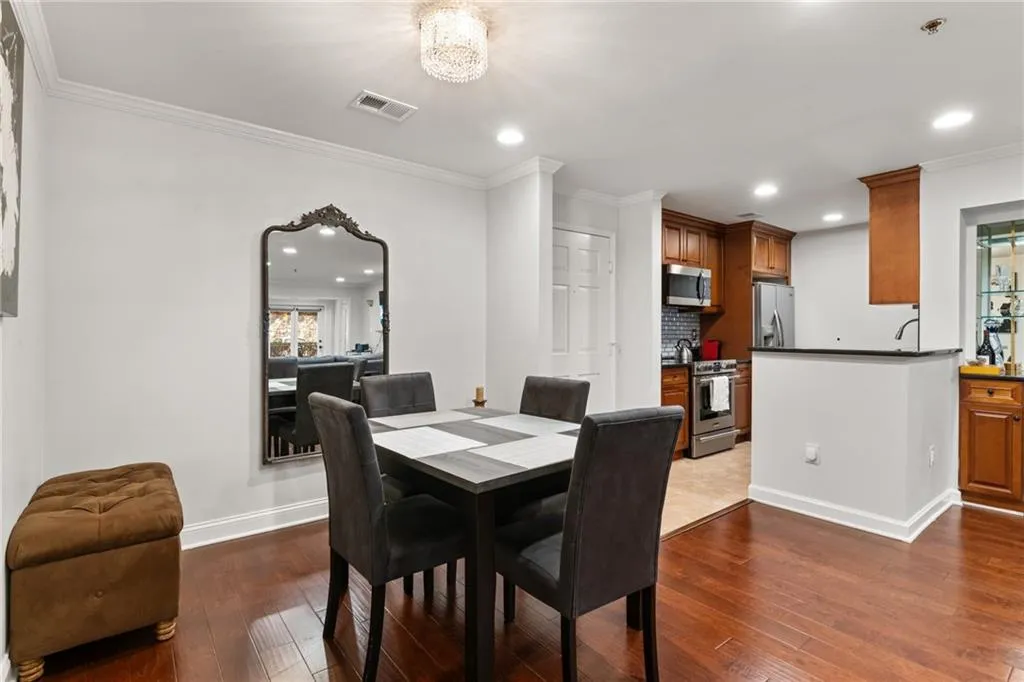 3203 Lenox Road Ne Unit 1, Atlanta, Georgia 30324, 2 Bedrooms Bedrooms, ,2 BathroomsBathrooms,Residential,For Sale,3203 Lenox Road Ne Unit 1,7612987