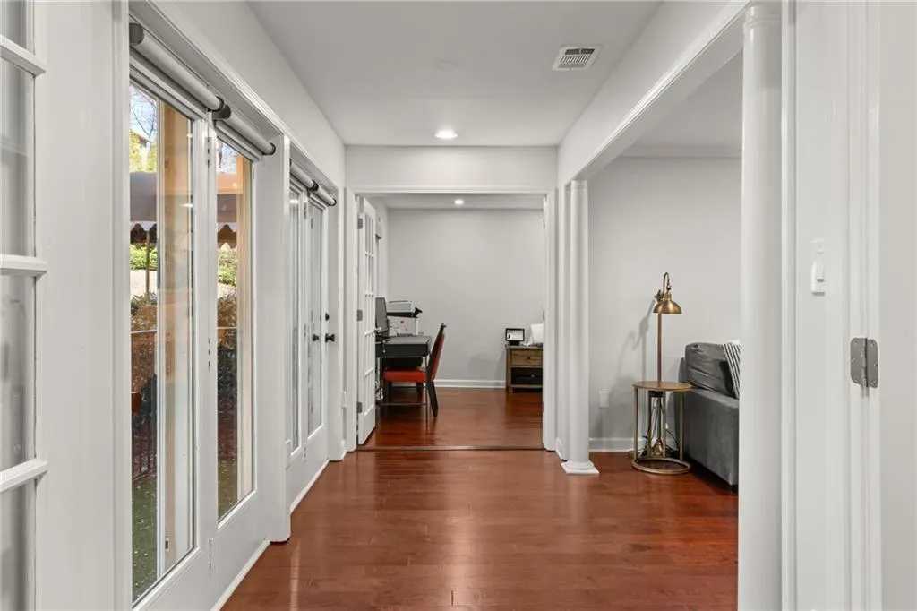 3203 Lenox Road Ne Unit 1, Atlanta, Georgia 30324, 2 Bedrooms Bedrooms, ,2 BathroomsBathrooms,Residential,For Sale,3203 Lenox Road Ne Unit 1,7612987