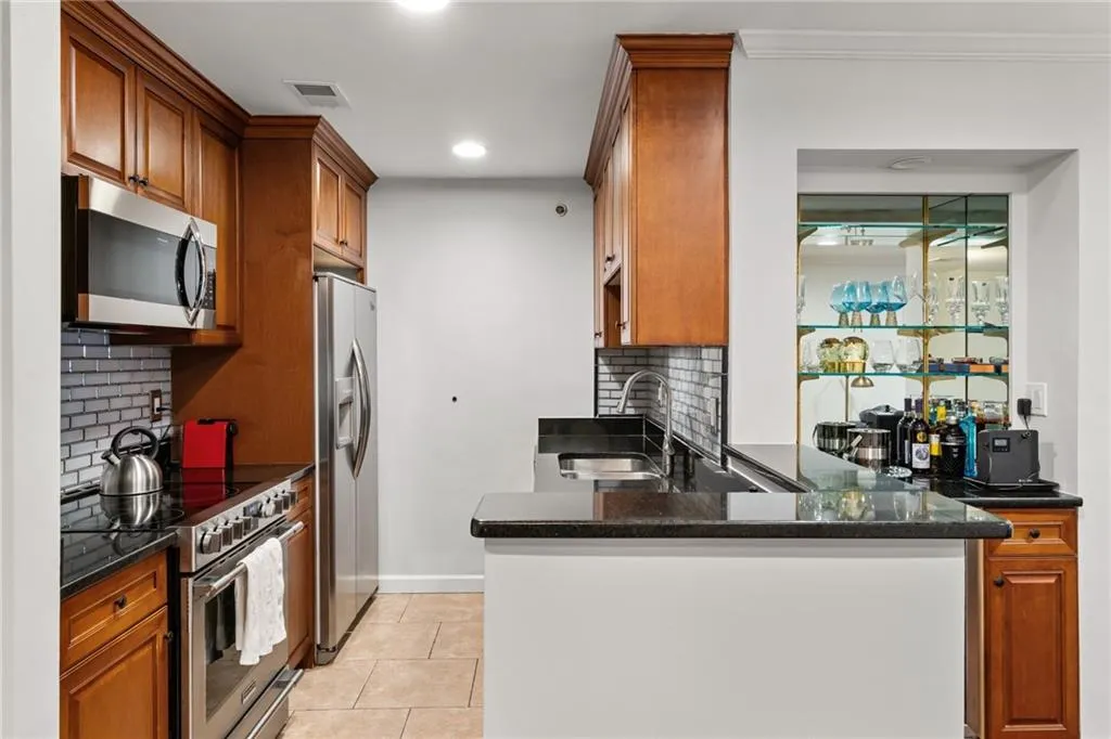 3203 Lenox Road Ne Unit 1, Atlanta, Georgia 30324, 2 Bedrooms Bedrooms, ,2 BathroomsBathrooms,Residential,For Sale,3203 Lenox Road Ne Unit 1,7612987