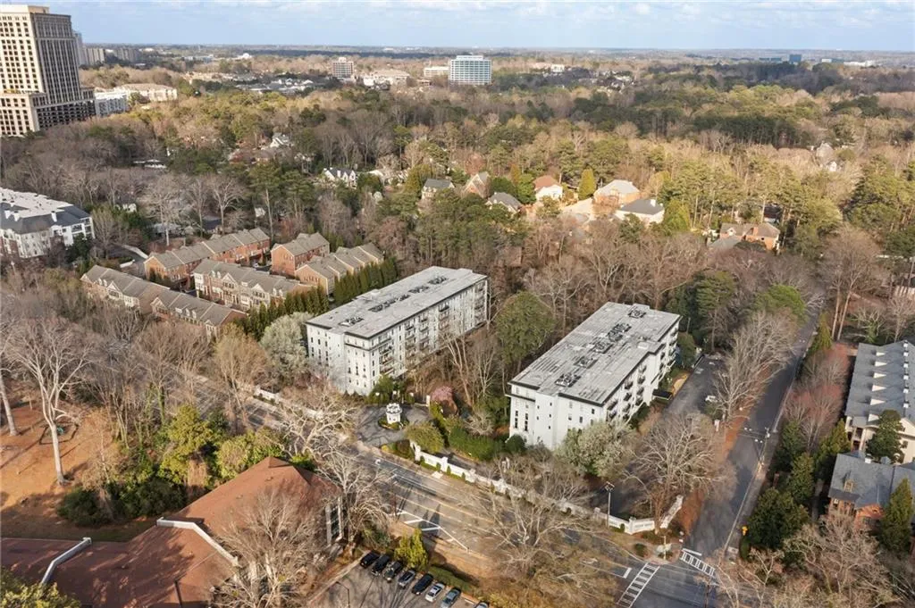 3203 Lenox Road Ne Unit 1, Atlanta, Georgia 30324, 2 Bedrooms Bedrooms, ,2 BathroomsBathrooms,Residential,For Sale,3203 Lenox Road Ne Unit 1,7612987