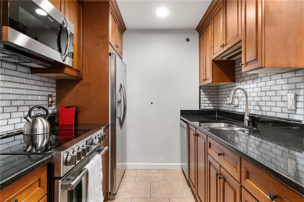 3203 Lenox Road Ne Unit 1, Atlanta, Georgia 30324, 2 Bedrooms Bedrooms, ,2 BathroomsBathrooms,Residential,For Sale,3203 Lenox Road Ne Unit 1,7612987