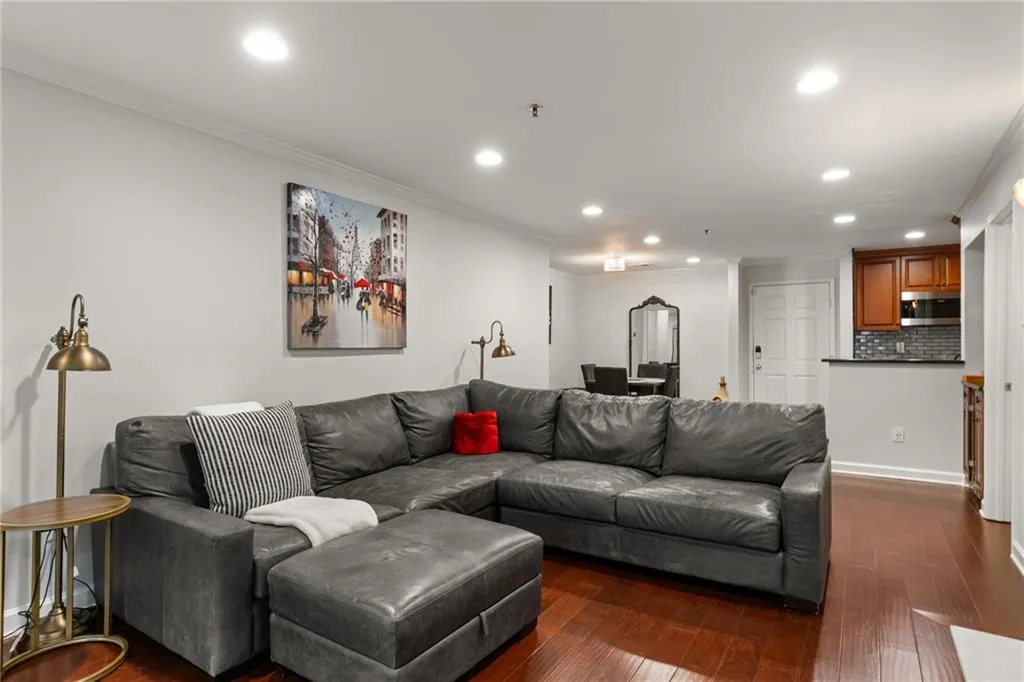 3203 Lenox Road Ne Unit 1, Atlanta, Georgia 30324, 2 Bedrooms Bedrooms, ,2 BathroomsBathrooms,Residential,For Sale,3203 Lenox Road Ne Unit 1,7612987