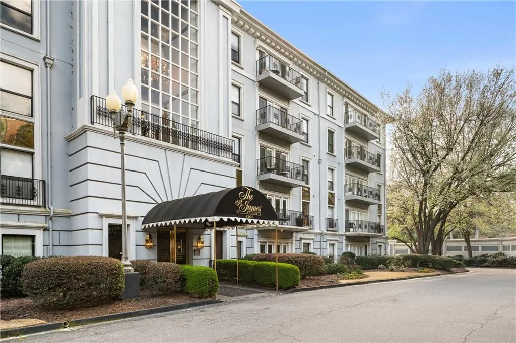 3203 Lenox Road Ne Unit 1, Atlanta, Georgia 30324, 2 Bedrooms Bedrooms, ,2 BathroomsBathrooms,Residential,For Sale,3203 Lenox Road Ne Unit 1,7612987