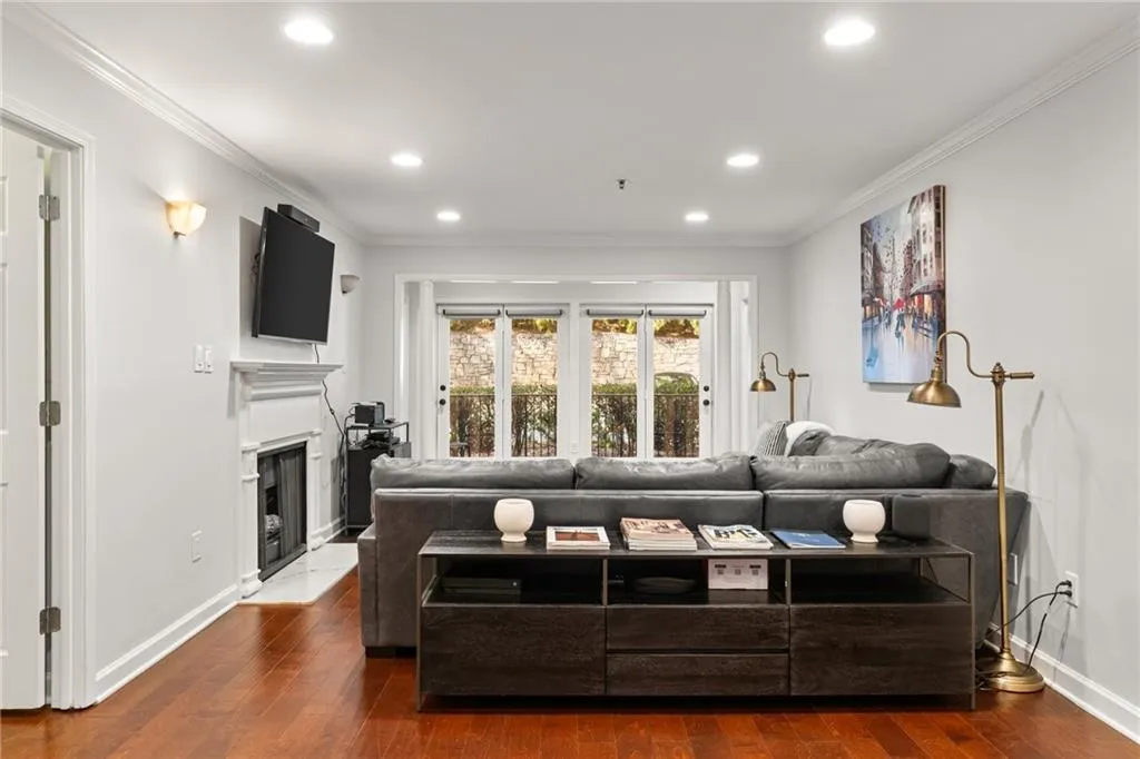 3203 Lenox Road Ne Unit 1, Atlanta, Georgia 30324, 2 Bedrooms Bedrooms, ,2 BathroomsBathrooms,Residential,For Sale,3203 Lenox Road Ne Unit 1,7612987