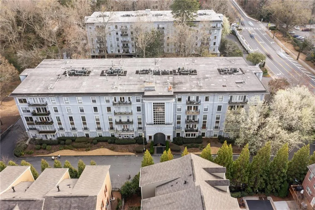3203 Lenox Road Ne Unit 1, Atlanta, Georgia 30324, 2 Bedrooms Bedrooms, ,2 BathroomsBathrooms,Residential,For Sale,3203 Lenox Road Ne Unit 1,7612987