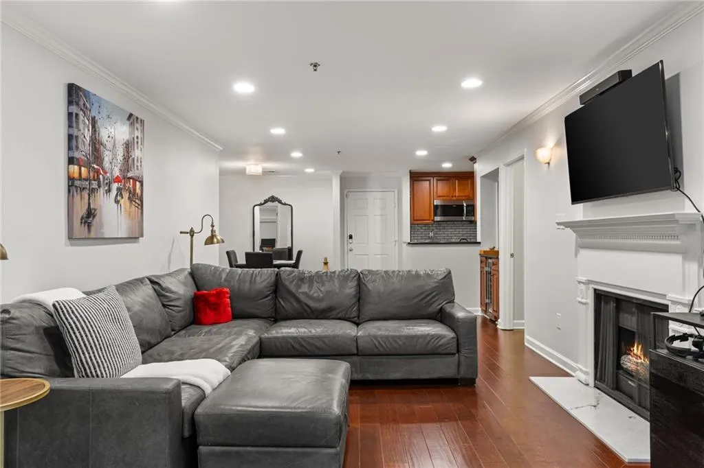 3203 Lenox Road Ne Unit 1, Atlanta, Georgia 30324, 2 Bedrooms Bedrooms, ,2 BathroomsBathrooms,Residential,For Sale,3203 Lenox Road Ne Unit 1,7612987