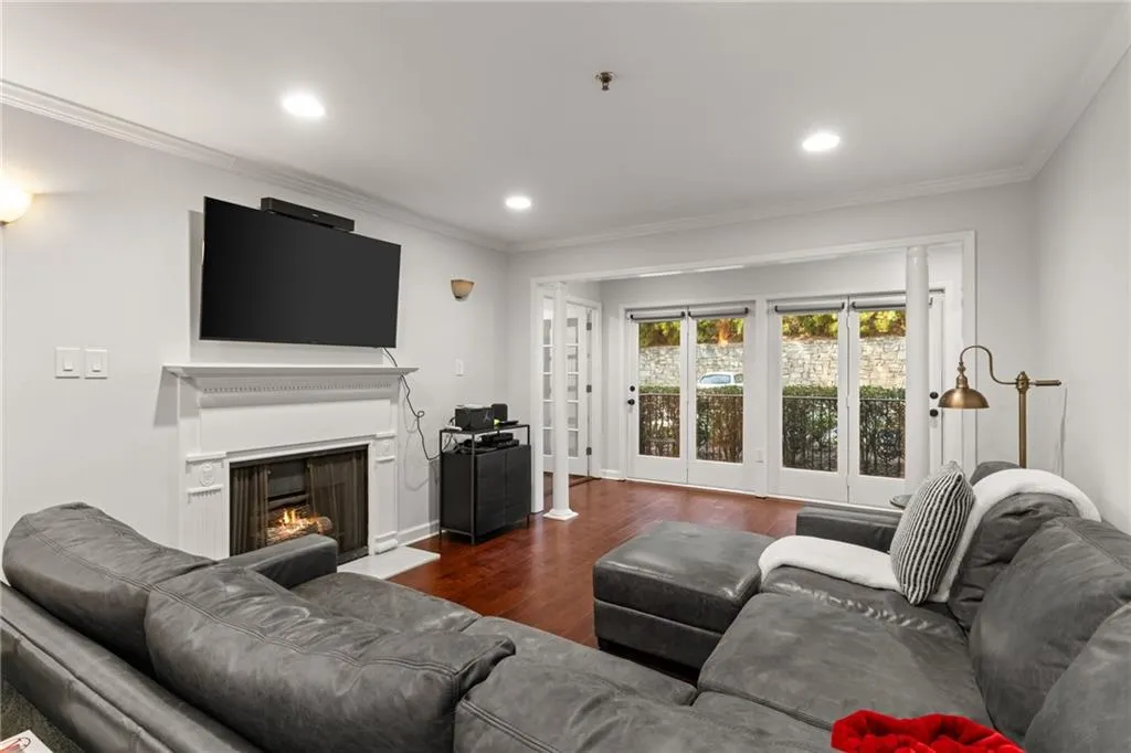 3203 Lenox Road Ne Unit 1, Atlanta, Georgia 30324, 2 Bedrooms Bedrooms, ,2 BathroomsBathrooms,Residential,For Sale,3203 Lenox Road Ne Unit 1,7612987