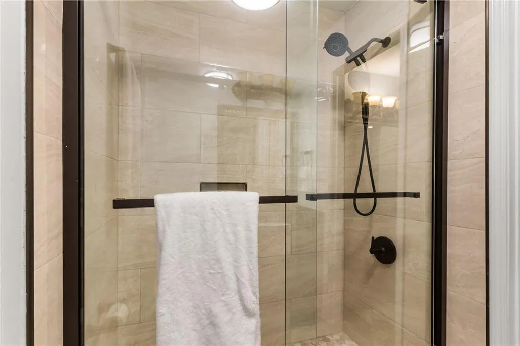 3203 Lenox Road Ne Unit 1, Atlanta, Georgia 30324, 2 Bedrooms Bedrooms, ,2 BathroomsBathrooms,Residential,For Sale,3203 Lenox Road Ne Unit 1,7612987
