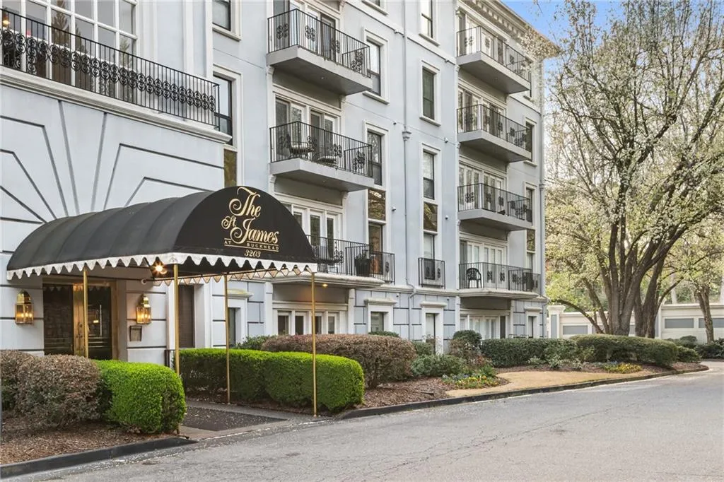 3203 Lenox Road Ne Unit 1, Atlanta, Georgia 30324, 2 Bedrooms Bedrooms, ,2 BathroomsBathrooms,Residential,For Sale,3203 Lenox Road Ne Unit 1,7612987