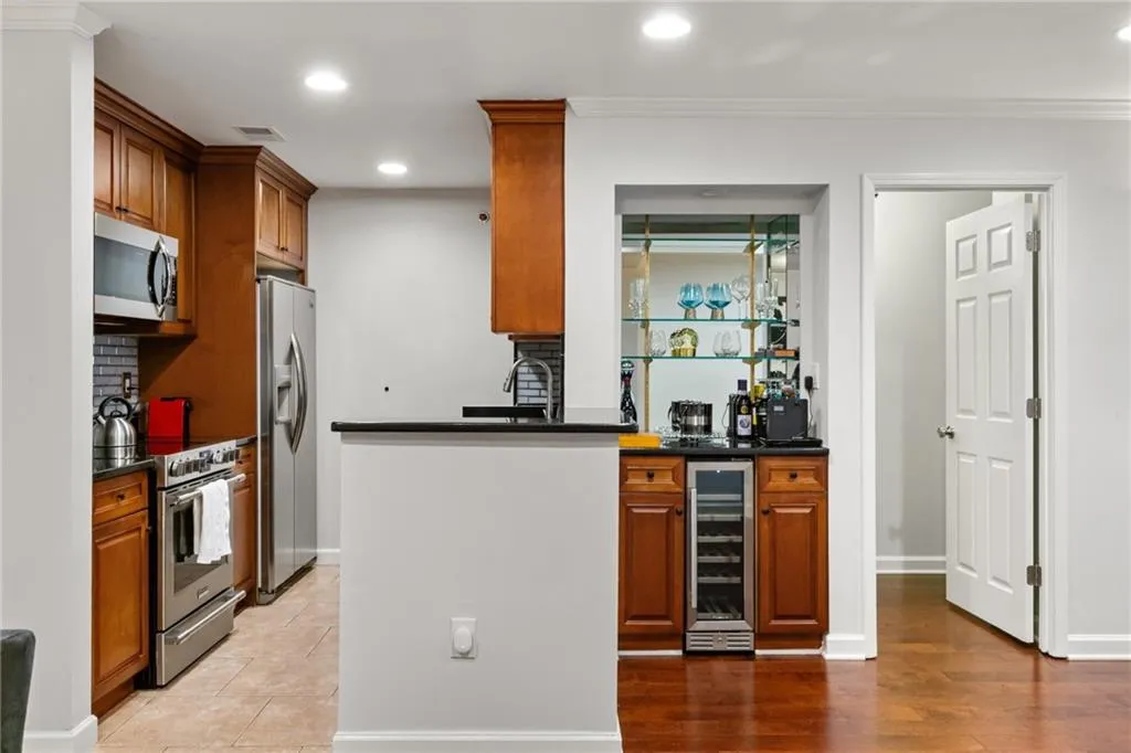 3203 Lenox Road Ne Unit 1, Atlanta, Georgia 30324, 2 Bedrooms Bedrooms, ,2 BathroomsBathrooms,Residential,For Sale,3203 Lenox Road Ne Unit 1,7612987