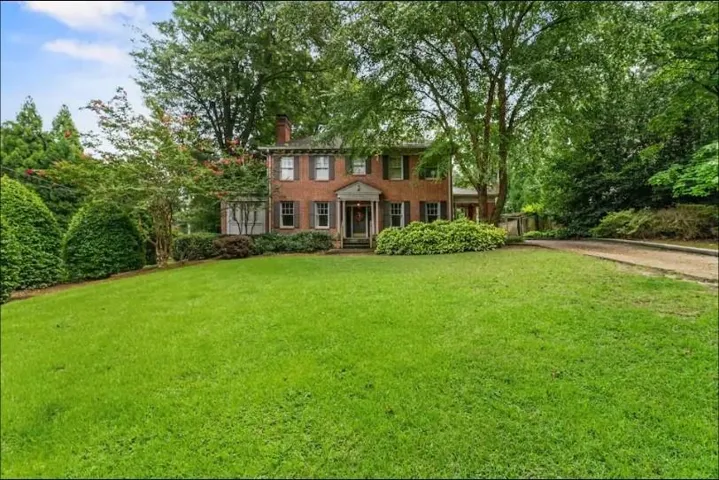 Colonial house featuring a front yard