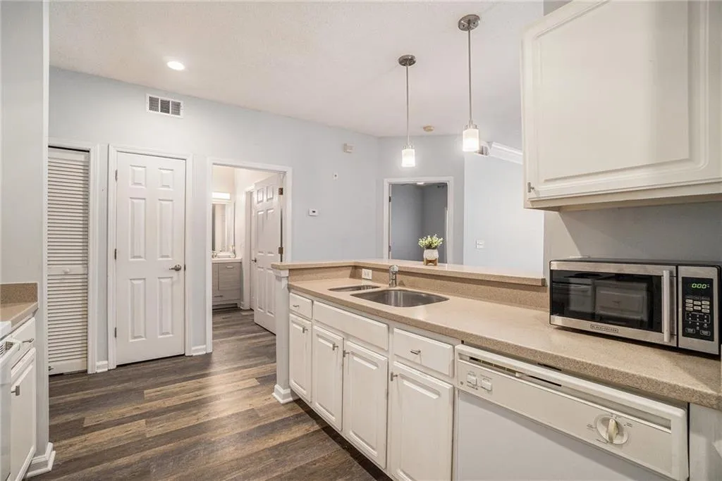 955 Juniper Street Unit 3026, Atlanta, Georgia 30309, 1 Bedroom Bedrooms, ,1 BathroomBathrooms,Residential,For Sale,955 Juniper Street Unit 3026,7555559