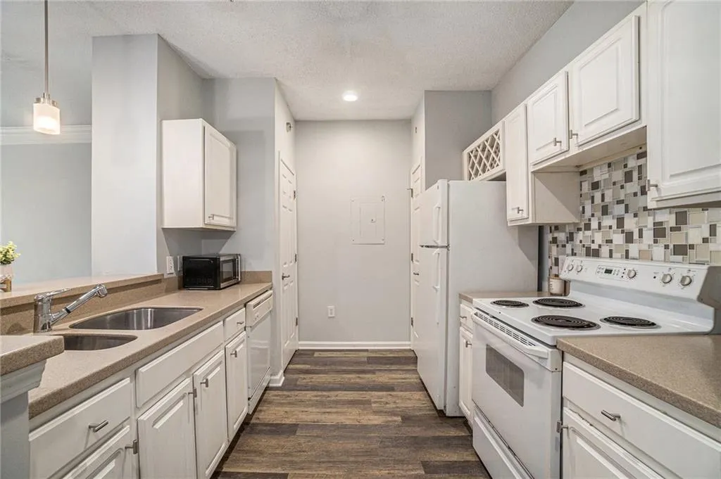 955 Juniper Street Unit 3026, Atlanta, Georgia 30309, 1 Bedroom Bedrooms, ,1 BathroomBathrooms,Residential,For Sale,955 Juniper Street Unit 3026,7555559