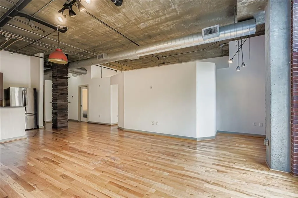 1023 Juniper Street Ne Unit 203, Atlanta, Georgia 30309, 1 Bedroom Bedrooms, ,1 BathroomBathrooms,Residential,For Sale,1023 Juniper Street Ne Unit 203,7594560