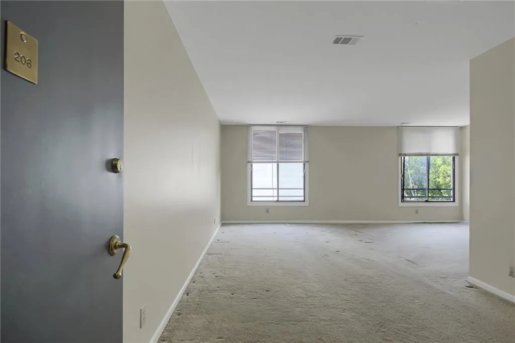 1421 Peachtree Street Unit 206, Atlanta, Georgia 30309, 2 Bedrooms Bedrooms, ,1 BathroomBathrooms,Residential,For Sale,1421 Peachtree Street Unit 206,7639155