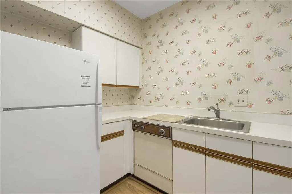 1421 Peachtree Street Unit 206, Atlanta, Georgia 30309, 2 Bedrooms Bedrooms, ,1 BathroomBathrooms,Residential,For Sale,1421 Peachtree Street Unit 206,7639155