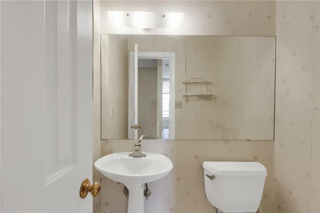 1421 Peachtree Street Unit 206, Atlanta, Georgia 30309, 2 Bedrooms Bedrooms, ,1 BathroomBathrooms,Residential,For Sale,1421 Peachtree Street Unit 206,7639155