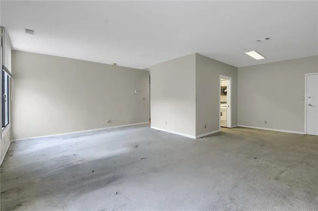 1421 Peachtree Street Unit 206, Atlanta, Georgia 30309, 2 Bedrooms Bedrooms, ,1 BathroomBathrooms,Residential,For Sale,1421 Peachtree Street Unit 206,7639155