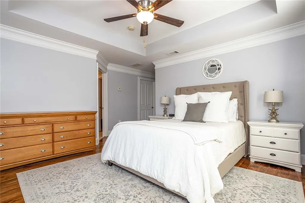 5472 Glenridge View, Sandy Springs, Georgia 30342, 2 Bedrooms Bedrooms, ,2 BathroomsBathrooms,Residential,Sold,5472 Glenridge View,7017434