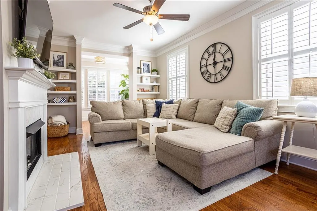 5472 Glenridge View, Sandy Springs, Georgia 30342, 2 Bedrooms Bedrooms, ,2 BathroomsBathrooms,Residential,Sold,5472 Glenridge View,7017434