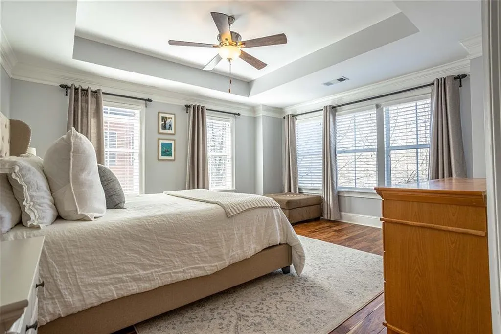 5472 Glenridge View, Sandy Springs, Georgia 30342, 2 Bedrooms Bedrooms, ,2 BathroomsBathrooms,Residential,Sold,5472 Glenridge View,7017434