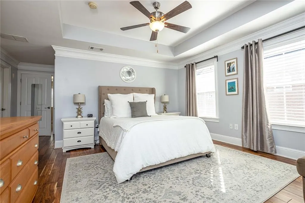 5472 Glenridge View, Sandy Springs, Georgia 30342, 2 Bedrooms Bedrooms, ,2 BathroomsBathrooms,Residential,Sold,5472 Glenridge View,7017434