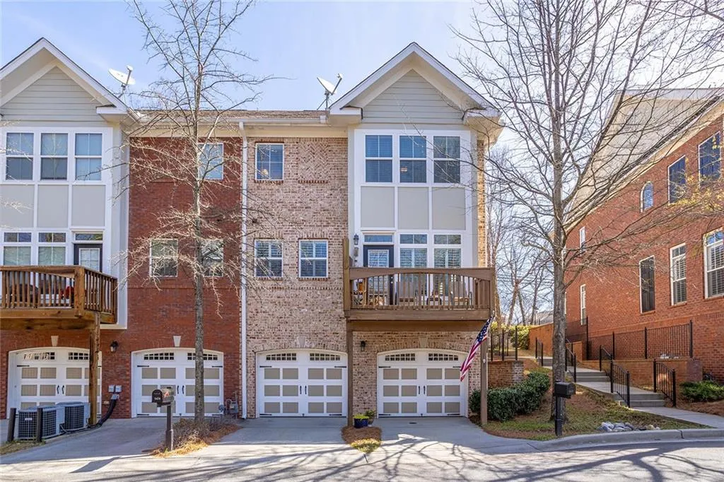 5472 Glenridge View, Sandy Springs, Georgia 30342, 2 Bedrooms Bedrooms, ,2 BathroomsBathrooms,Residential,Sold,5472 Glenridge View,7017434