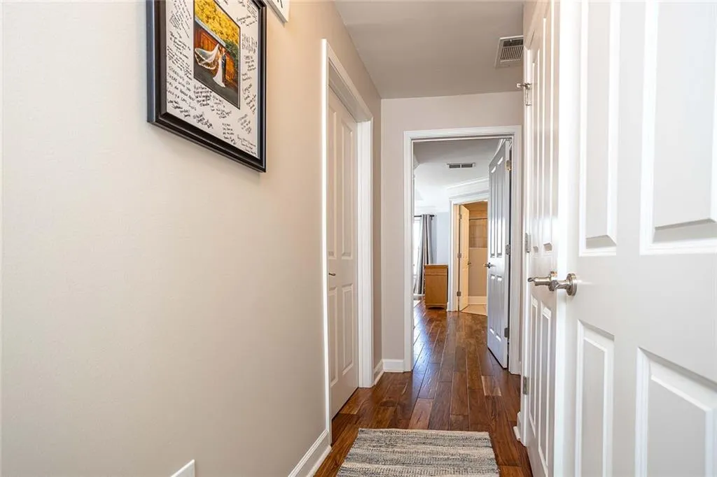 5472 Glenridge View, Sandy Springs, Georgia 30342, 2 Bedrooms Bedrooms, ,2 BathroomsBathrooms,Residential,Sold,5472 Glenridge View,7017434