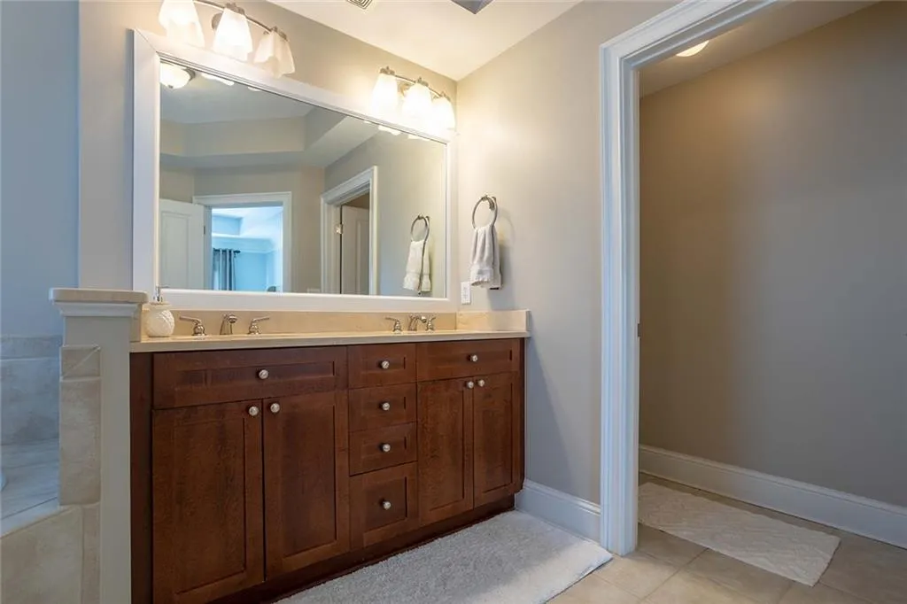 5472 Glenridge View, Sandy Springs, Georgia 30342, 2 Bedrooms Bedrooms, ,2 BathroomsBathrooms,Residential,Sold,5472 Glenridge View,7017434