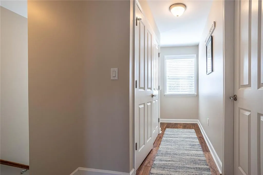 5472 Glenridge View, Sandy Springs, Georgia 30342, 2 Bedrooms Bedrooms, ,2 BathroomsBathrooms,Residential,Sold,5472 Glenridge View,7017434