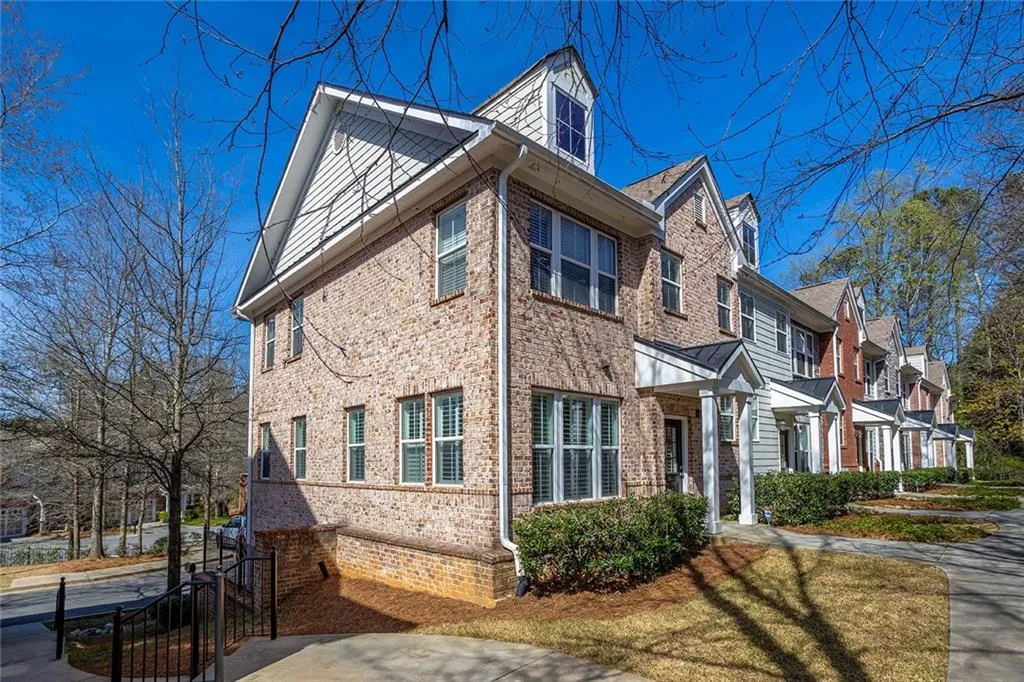 5472 Glenridge View, Sandy Springs, Georgia 30342, 2 Bedrooms Bedrooms, ,2 BathroomsBathrooms,Residential,Sold,5472 Glenridge View,7017434