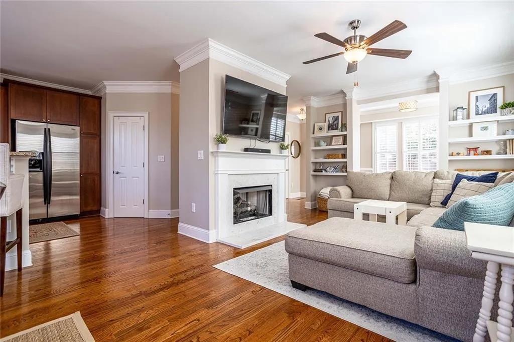 5472 Glenridge View, Sandy Springs, Georgia 30342, 2 Bedrooms Bedrooms, ,2 BathroomsBathrooms,Residential,Sold,5472 Glenridge View,7017434