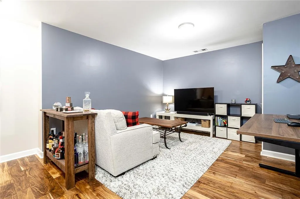 5472 Glenridge View, Sandy Springs, Georgia 30342, 2 Bedrooms Bedrooms, ,2 BathroomsBathrooms,Residential,Sold,5472 Glenridge View,7017434
