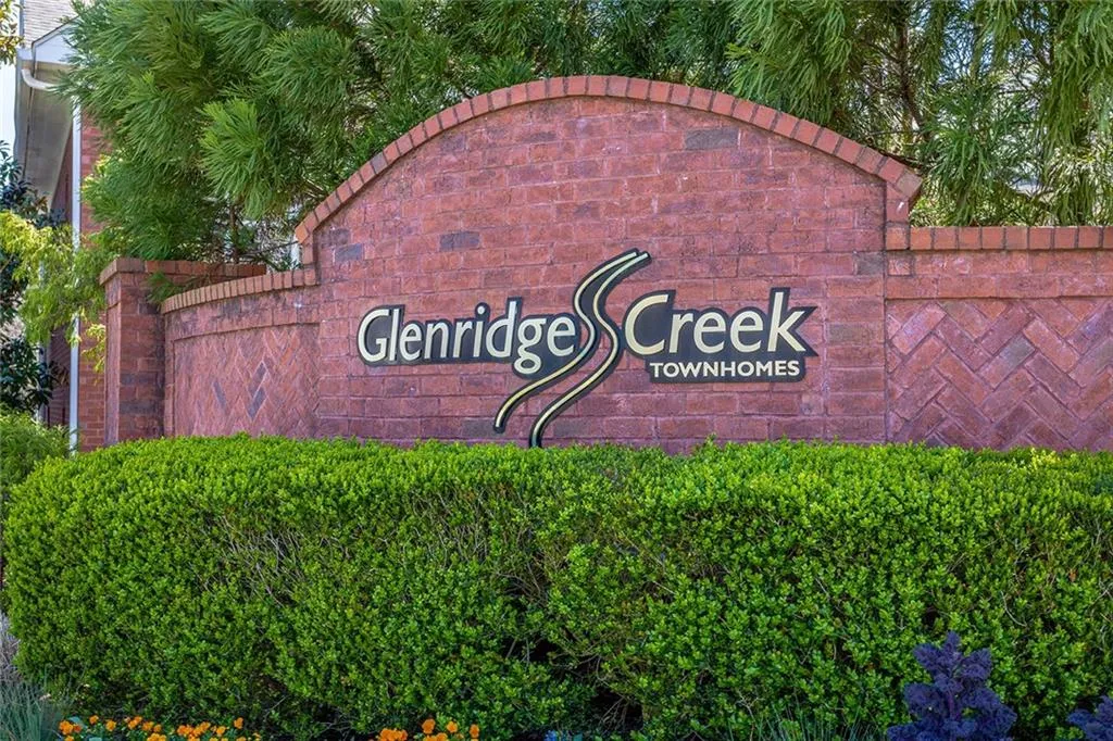 5472 Glenridge View, Sandy Springs, Georgia 30342, 2 Bedrooms Bedrooms, ,2 BathroomsBathrooms,Residential,Sold,5472 Glenridge View,7017434