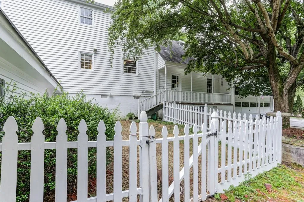 1658 Northridge Road, Sandy Springs, Georgia 30350, 4 Bedrooms Bedrooms, ,3 BathroomsBathrooms,Residential,Sold,1658 Northridge Road,6573583