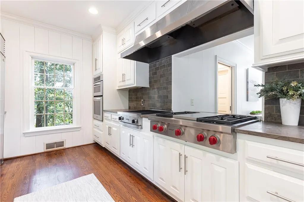 170 W Paces Ferry Road Nw, Atlanta, Georgia 30305, 4 Bedrooms Bedrooms, ,4 BathroomsBathrooms,Residential,For Sale,170 W Paces Ferry Road Nw,7658227