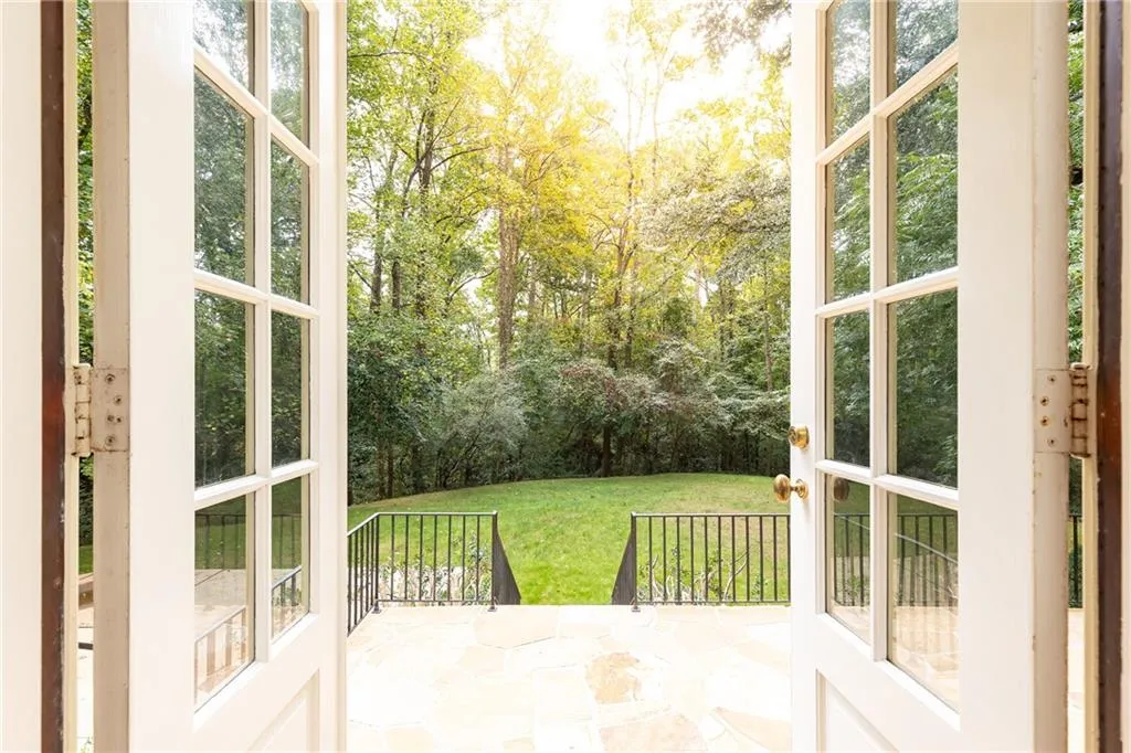 170 W Paces Ferry Road Nw, Atlanta, Georgia 30305, 4 Bedrooms Bedrooms, ,4 BathroomsBathrooms,Residential,For Sale,170 W Paces Ferry Road Nw,7658227