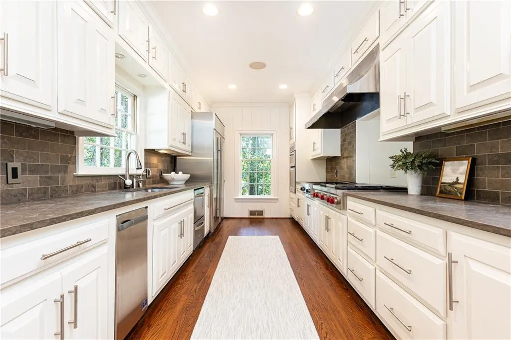 170 W Paces Ferry Road Nw, Atlanta, Georgia 30305, 4 Bedrooms Bedrooms, ,4 BathroomsBathrooms,Residential,For Sale,170 W Paces Ferry Road Nw,7658227