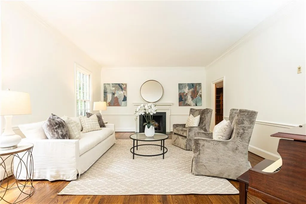 170 W Paces Ferry Road Nw, Atlanta, Georgia 30305, 4 Bedrooms Bedrooms, ,4 BathroomsBathrooms,Residential,For Sale,170 W Paces Ferry Road Nw,7658227