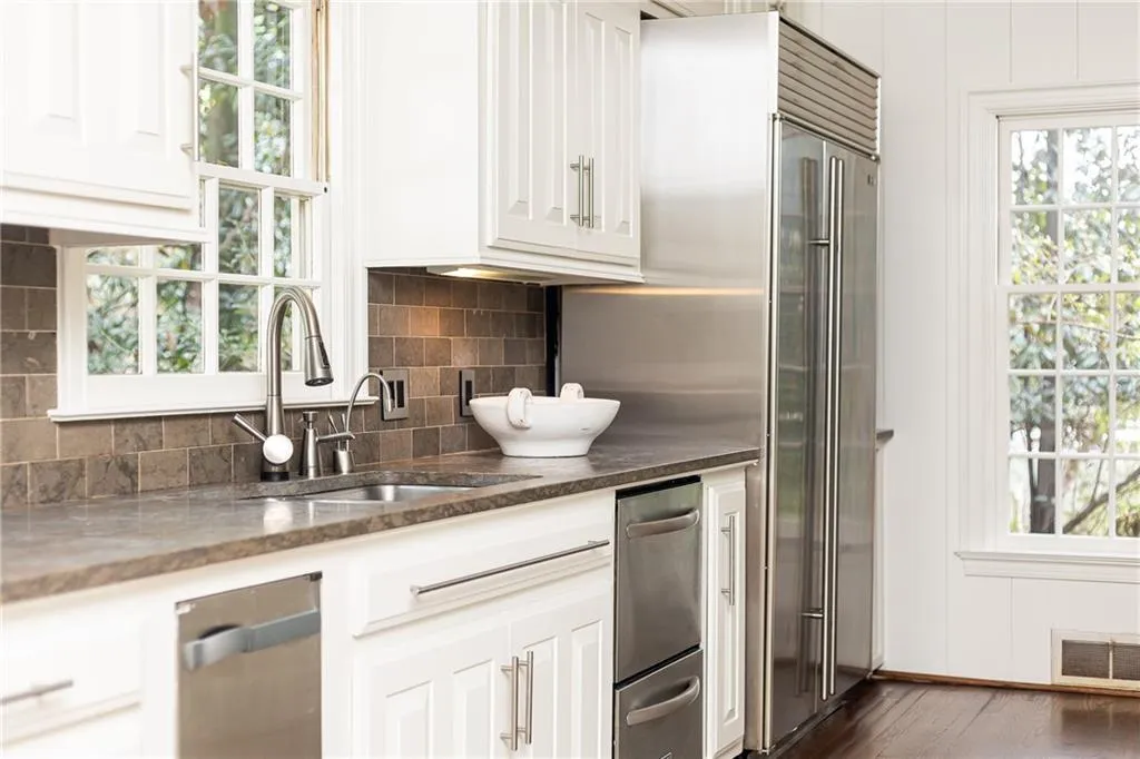 170 W Paces Ferry Road Nw, Atlanta, Georgia 30305, 4 Bedrooms Bedrooms, ,4 BathroomsBathrooms,Residential,For Sale,170 W Paces Ferry Road Nw,7658227